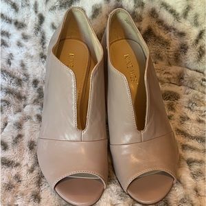 Nine west open toed heels, size 6 still have tags from TJ Maxx leather